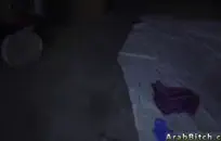 في سن المراهقة فاتنة يأخذ الديك من أبي.