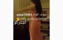 كبير الثدي لاتينا يعطي وظيفة القدم حتى النهاية.