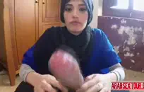 Miele striptease هي متجرد ساخن ومثير يحب إظهار جسدها الضيق للرجال الذين يريدون النزول.