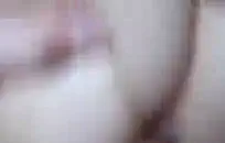 تحصل مارس الجنس امرأة سمراء في الملابس الداخلية من قبل رجلها.