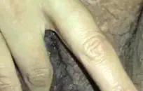 أنثى منفردة استمناء مع دسار في حوض الاستحمام.