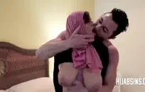 مفلس جبهة مورو يحصل مارس الجنس من قبل ديك كبيرة.