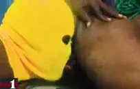 تحب اللعب مع بوسها قبل أن تحصل عليه.