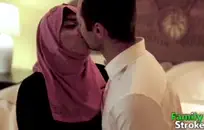 لقد كانا يمارسان الجنس الثلاثي، لكن الأمر كان شديدًا للغاية بالنسبة لهما، لذا توقفا وعادا إلى المنزل.