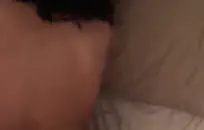 جوارب طويلة وأقدام نايلون في المسبح.