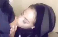 لقد أخرجته نقرة الرجل الفاحشة غير الميزانية من الطابق السفلي من منزله من المتشددين، مع بعض المني اللطيف في كل مكان.