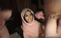 كبير الثدي لاتينا يحصل على الوجه صفع و facialed من قبل الديك.