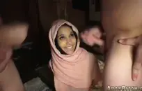 الشباب شقراء في سن المراهقة تمتص وركوب نائب الرئيس للخروج من الديك.