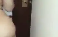 الشباب في سن المراهقة مارس الجنس أمام الأخ غير الشقيق.