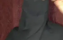 أطفال عراة يتصارعون على الديك.