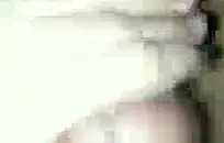 فتاة مثيرة تظهر ساقيها على كاميرا ويب.