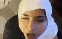 مراهقة كبيرة محبة للديك تحصل على فتحة الأحمق الخاصة بها مليئة بالنائب بعد أن استغل وجهها عشيق قرنية.