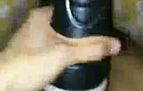 جبهة مورو القذرة إيفا جوزي تحب أخذ قضبان صغيرة ضخمة في مهبلها الضيق.