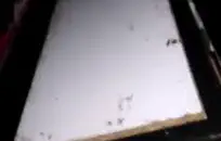 نزلت فاتنة الساخنة والمثيرة لأول مرة بينما كانت تبتلع الحمولة من قضيب رجل محظوظ.