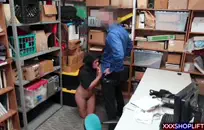 المتأنق، هذا القطب المتعري هو سيئة جدا يبدو أنه لم يتم تنظيفه منذ السبعينيات أو شيء من هذا القبيل. وهؤلاء الفتيات يمتصن الأمر كما لو أنه لا يوجد غد