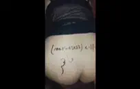 سيدة ناضجة مطيع يحصل لها شعر كس مارس الجنس.