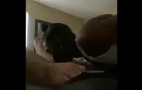 جميلة في سن المراهقة كندرا شهوة يلعب مع لعبتها.