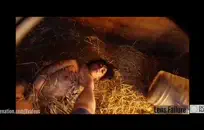 الرجل العجوز هو خنزير، لقد كان دائمًا واحدًا ولكن هذه المرة حصل على مارس الجنس من قبل فتاة صغيرة قرنية تحب ركوب قضيبه الكبير بينما تضاجعه من الخلف