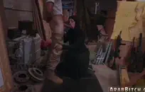 Bianca في سن المراهقة وشم يحصل الشرج مارس الجنس من قبل جارتها الجديدة.